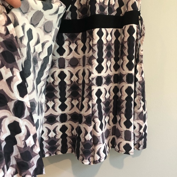 OLIVE & OAK AVA Wrap Print Romper - Picture 5 of 8